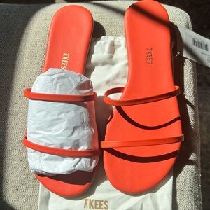 TKEES SANDALS NWT!